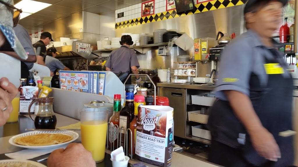 Waffle House | meal takeaway | 1181 S Stemmons Fwy, Lewisville, TX 75067, USA | 9724360566 OR +1 972-436-0566