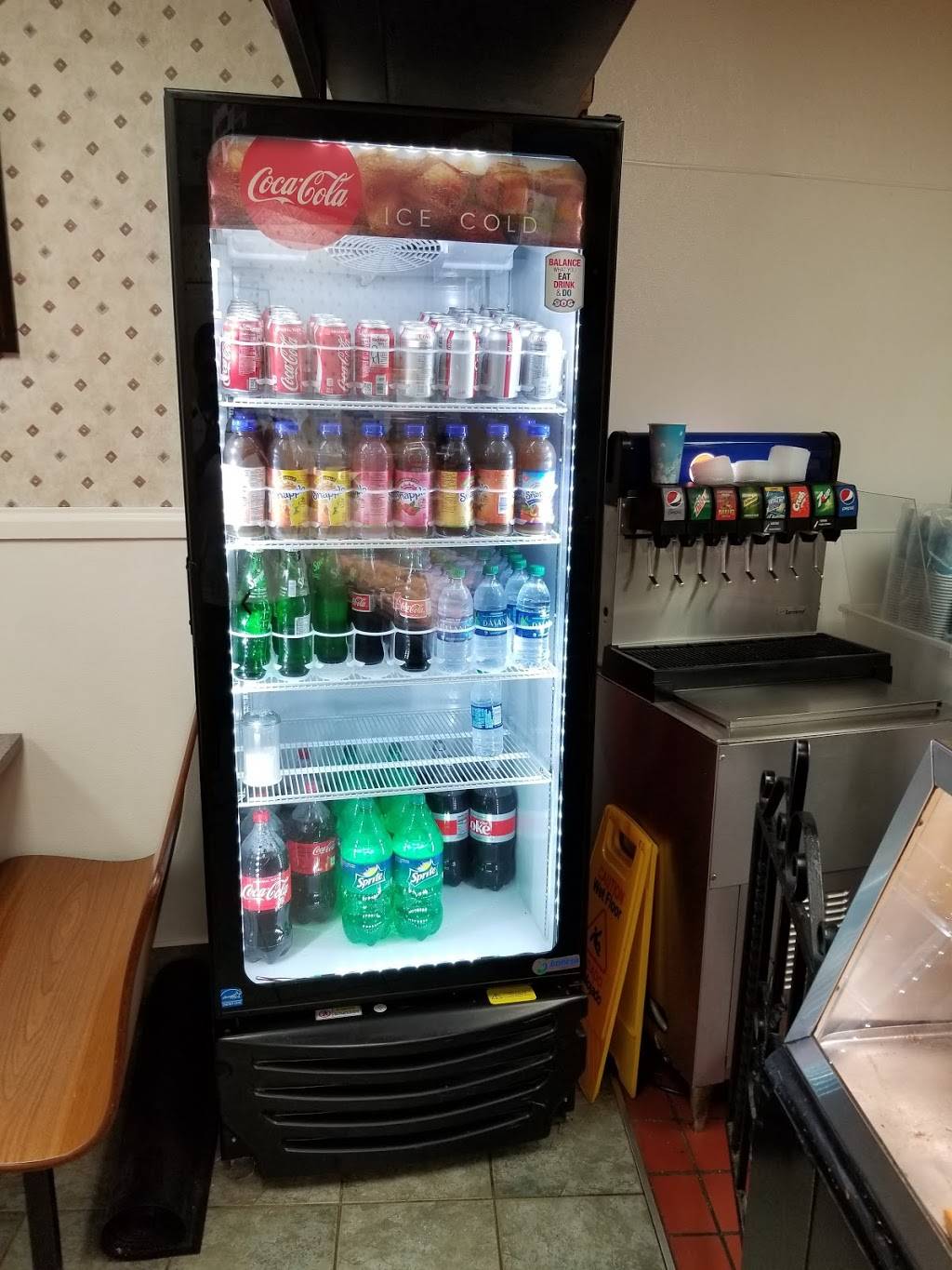 Catanias Pizza | restaurant | 2260 Central Park Ave, Yonkers, NY 10710, USA | 9147795105 OR +1 914-779-5105