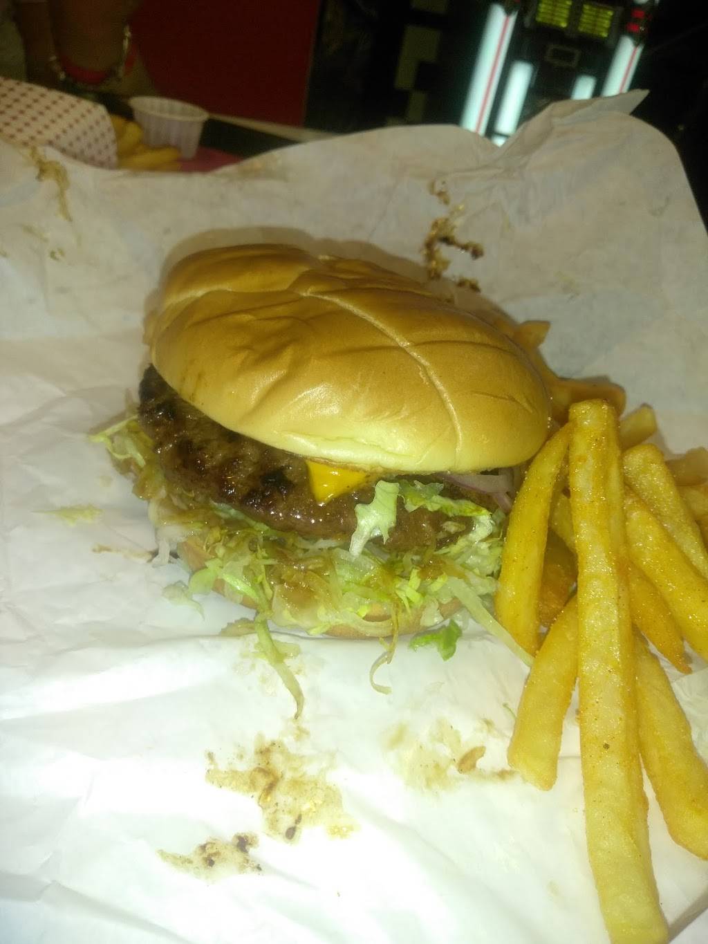 Lennys Burger | restaurant | 10635 N 59th Ave, Glendale, AZ 85302, USA | 6237769280 OR +1 623-776-9280