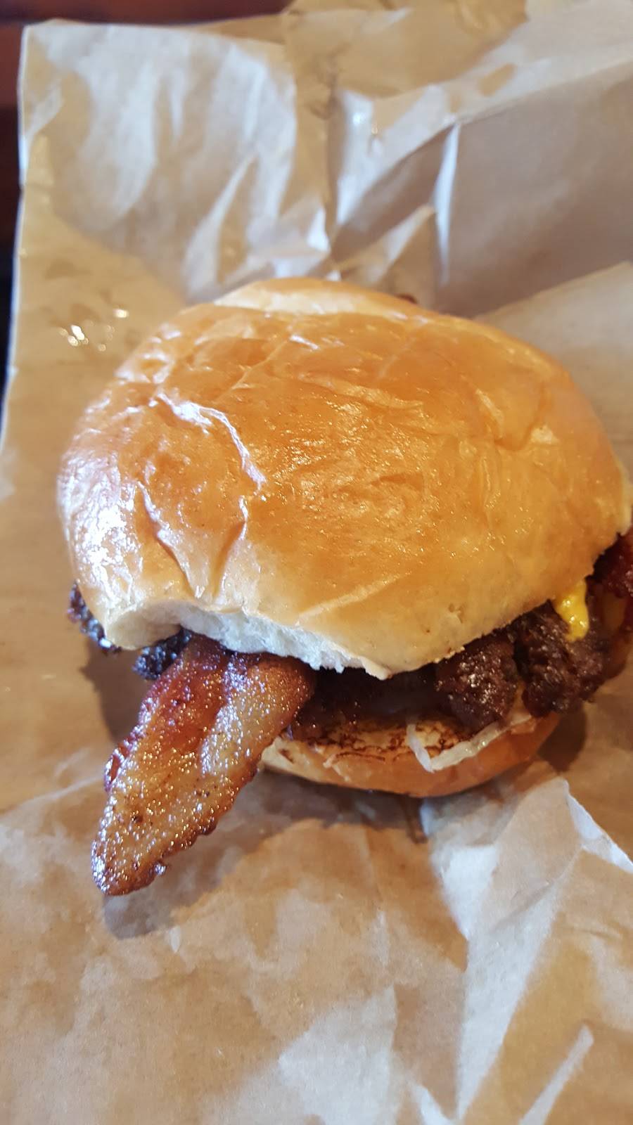 The Sear Shack Burgers and Fries | restaurant | 875 W Poplar Ave Suite 6, Collierville, TN 38017, USA | 9018614100 OR +1 901-861-4100