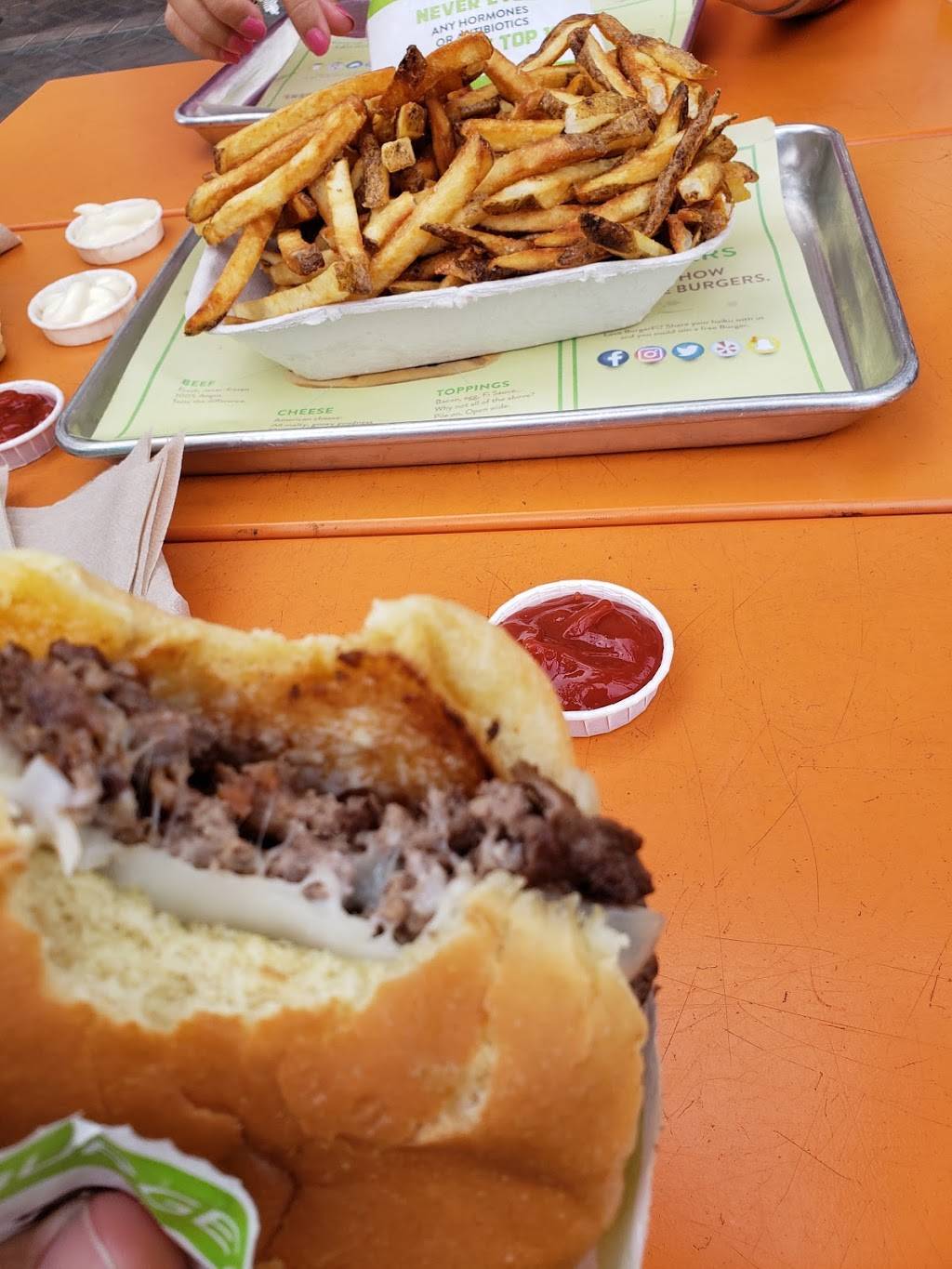 BurgerFi | restaurant | 15910 Pines Blvd, Pembroke Pines, FL 33027, USA | 9545891612 OR +1 954-589-1612