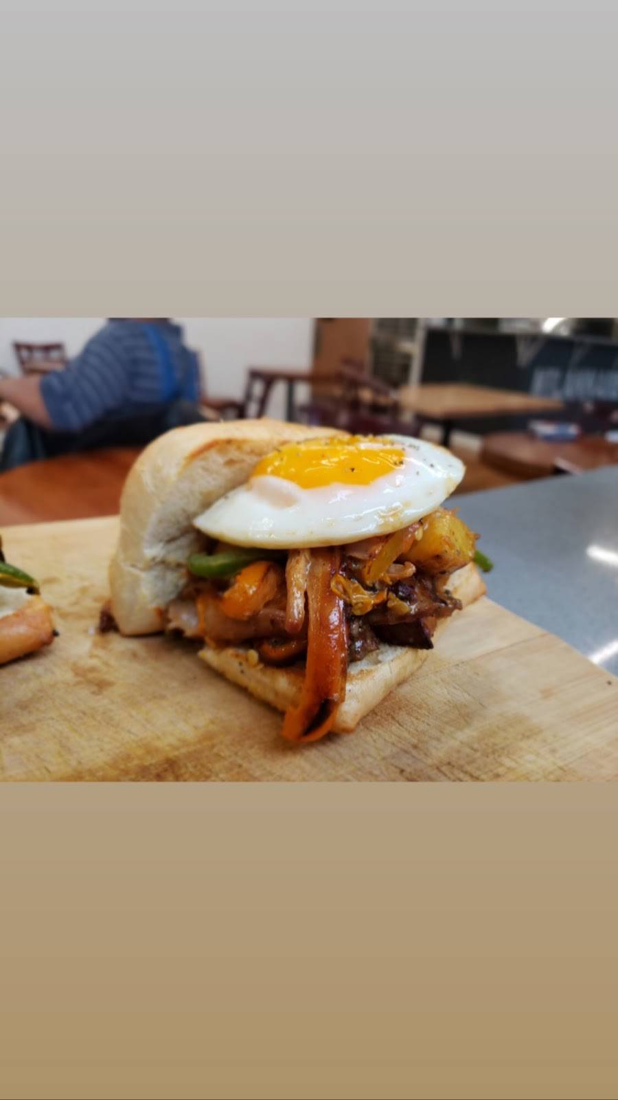 The Woodlawn | restaurant | 1200 E 79th St, Chicago, IL 60619, USA | 7089863008 OR +1 708-986-3008