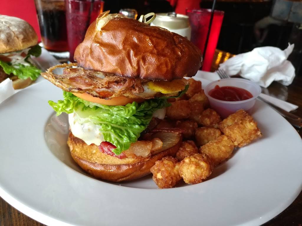 F. OMahonys | restaurant | 3701 N Broadway, Chicago, IL 60613, USA | 7735490226 OR +1 773-549-0226