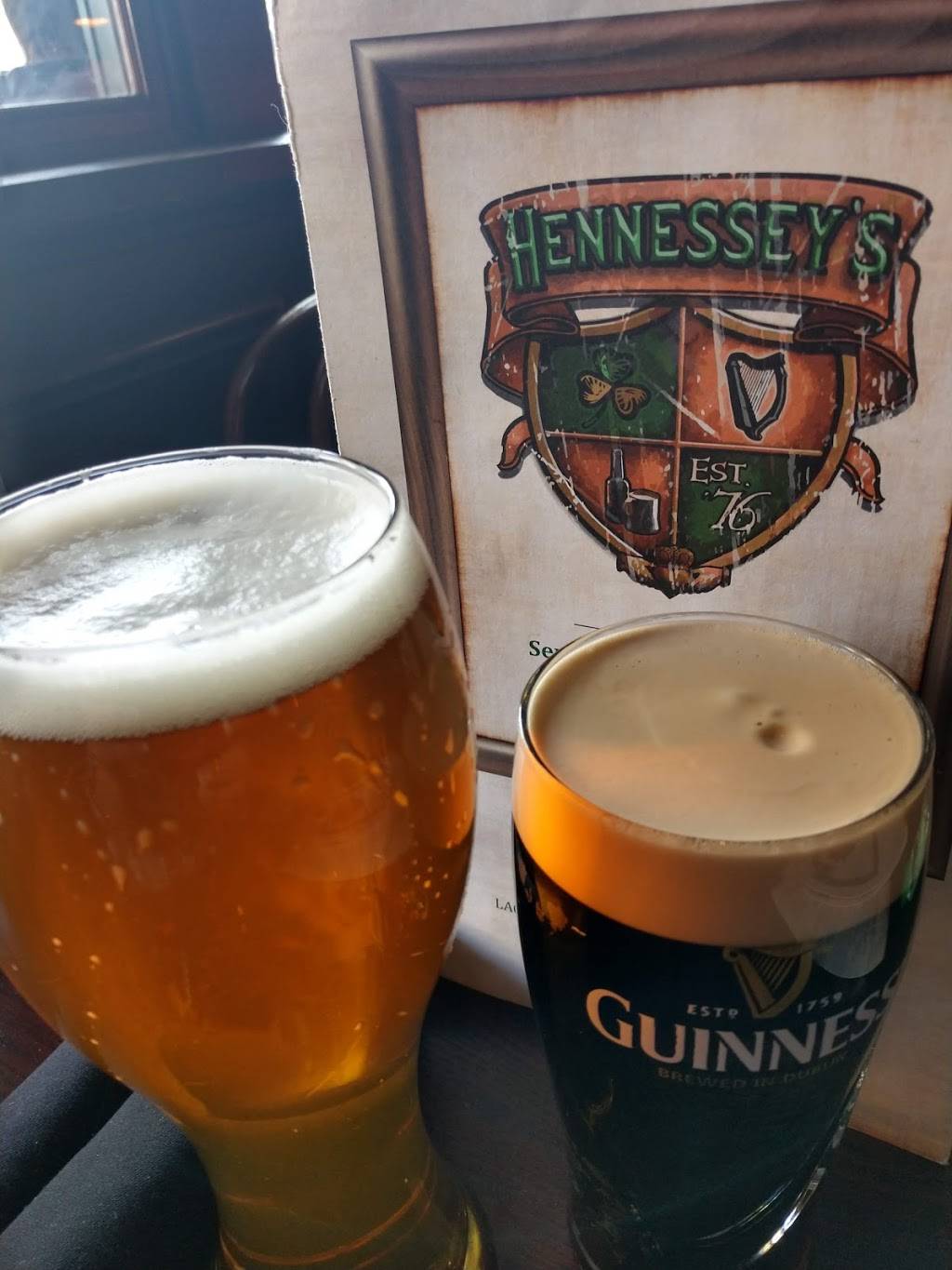 Henneseys Tavern | restaurant | 425 Fremont St #110, Las Vegas, NV 89101, USA | 7023824421 OR +1 702-382-4421