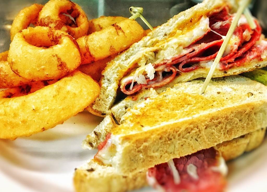 Harrys Sports Grill | restaurant | 201 Washington Ave, North Haven, CT 06473, USA | 2036544191 OR +1 203-654-4191