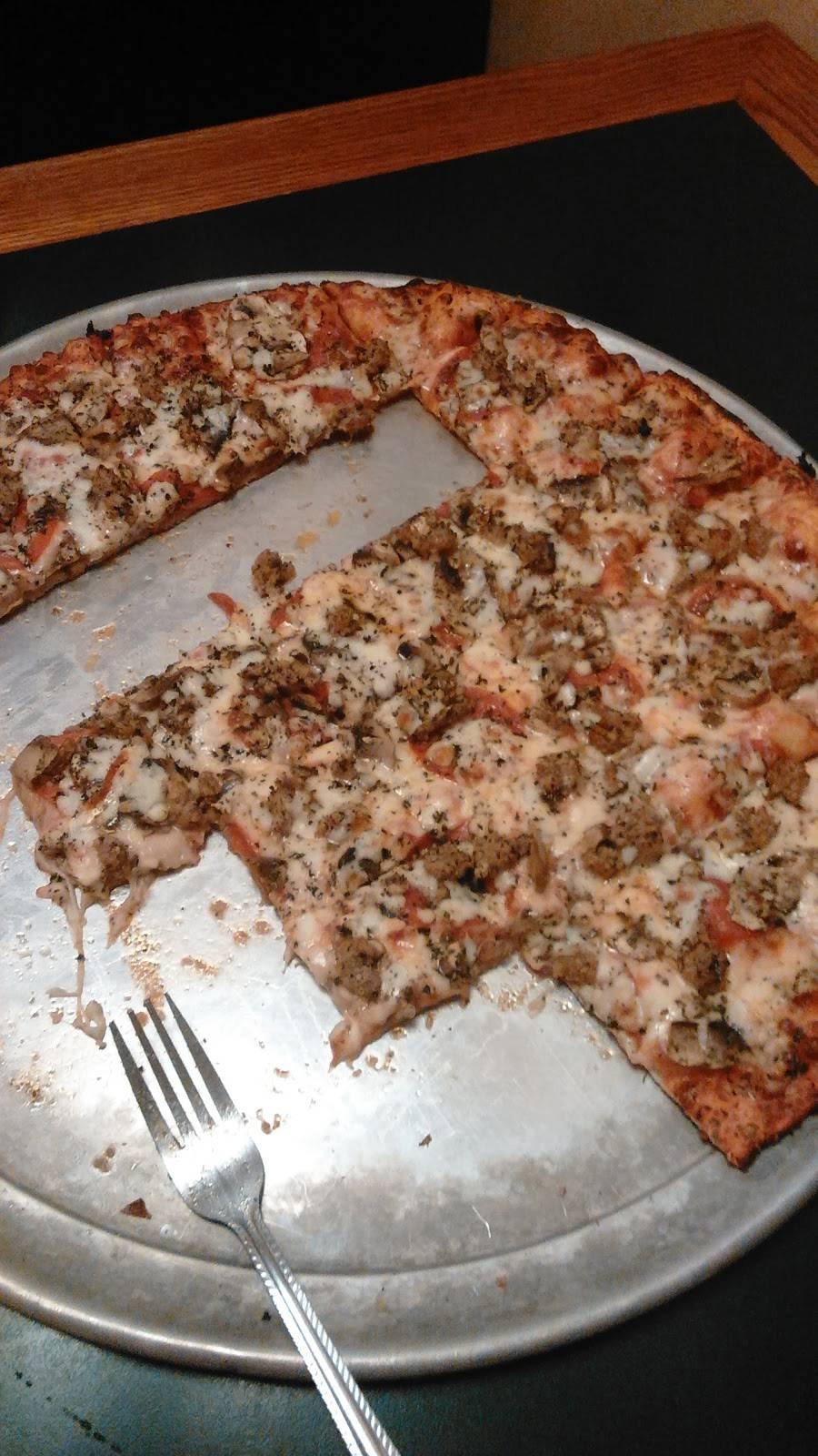 Monicals Pizza | restaurant | 900 S Court St, Tuscola, IL 61953, USA | 2172534749 OR +1 217-253-4749