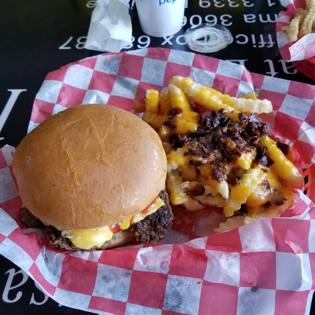 Joe Mamas | restaurant | 63 Wisteria Pl, Millbrook, AL 36054, USA | 3342851881 OR +1 334-285-1881