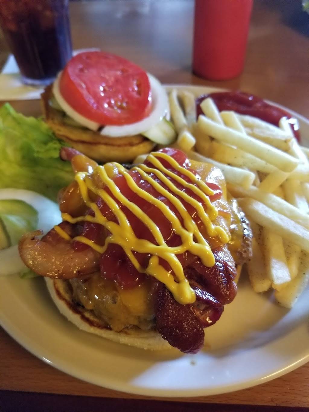 M55 Pour House | restaurant | 5309 W Houghton Lake Dr, Houghton Lake, MI 48629, USA | 9893664131 OR +1 989-366-4131