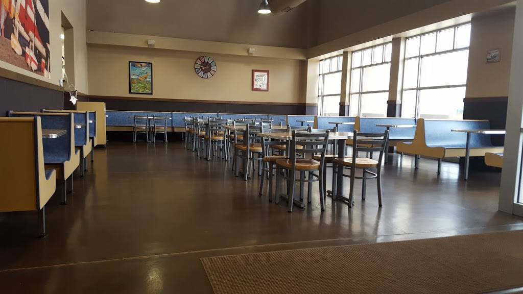 Toms Drive-In | restaurant | 1395 W American Dr, Neenah, WI 54956, USA | 9208860041 OR +1 920-886-0041