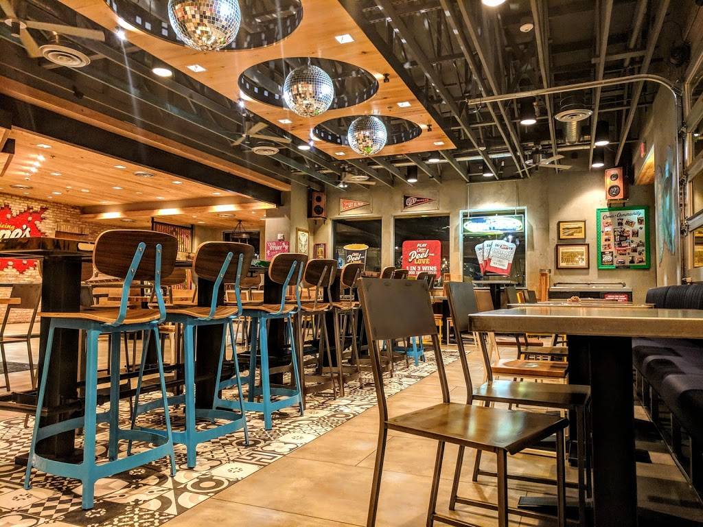 Raising Canes Chicken Fingers | meal takeaway | 2031 N Mesa St, El Paso, TX 79902, USA | 9153514303 OR +1 915-351-4303