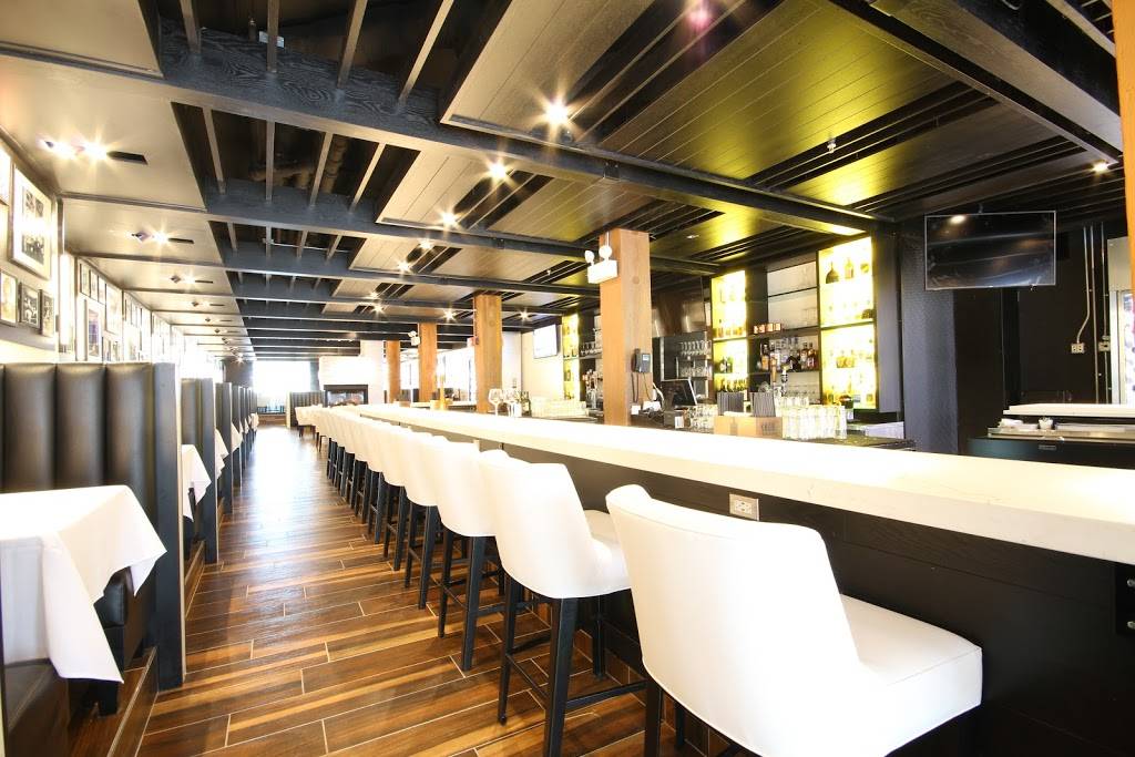 Carsons Prime Steaks & Famous Barbecue | restaurant | 465 E Illinois St, Chicago, IL 60611, USA | 3122809200 OR +1 312-280-9200