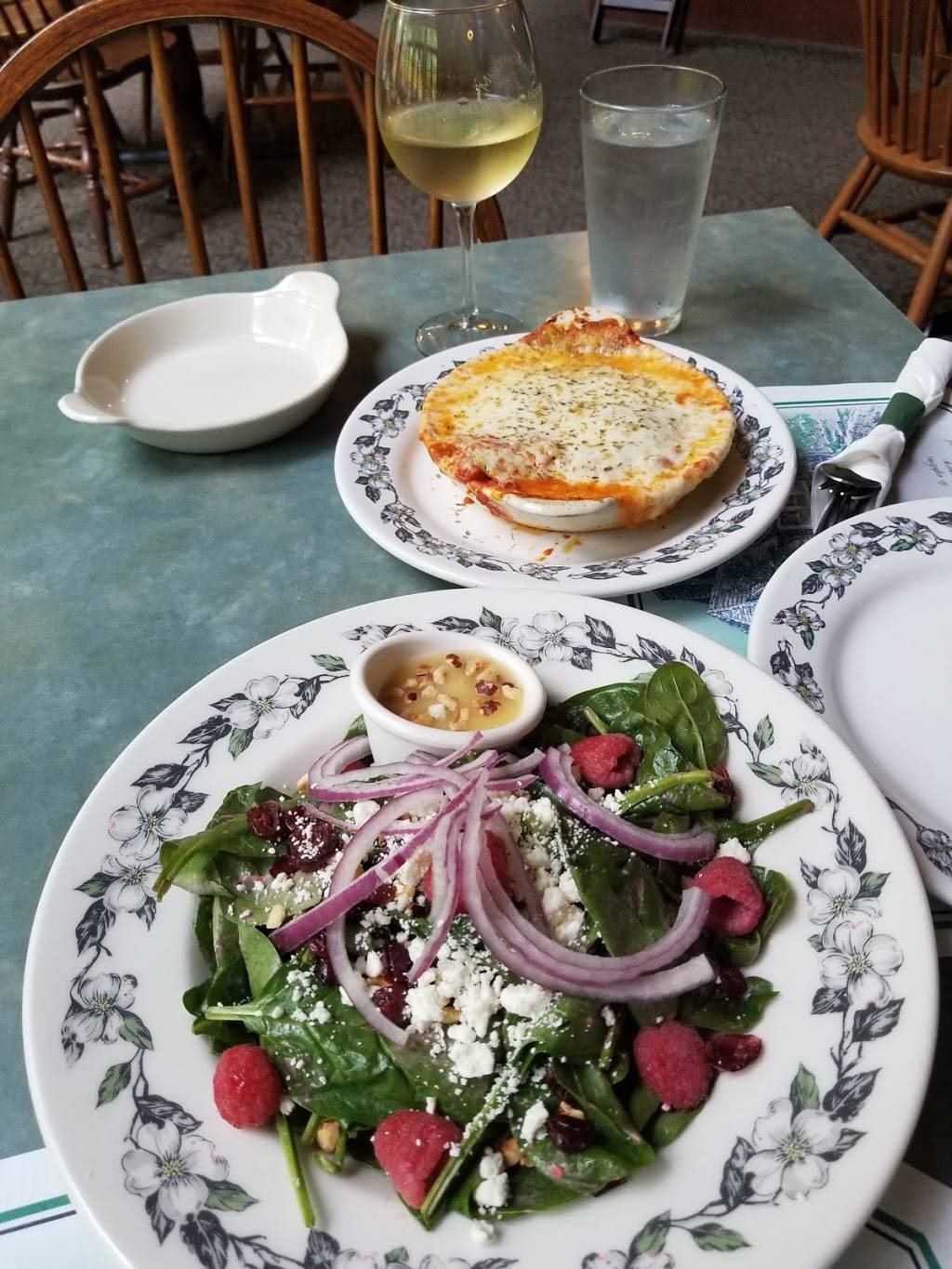 Multnomah Falls Lodge | restaurant | 53000 East, Historic Columbia River Hwy, Corbett, OR 97019, USA | 5036952376 OR +1 503-695-2376