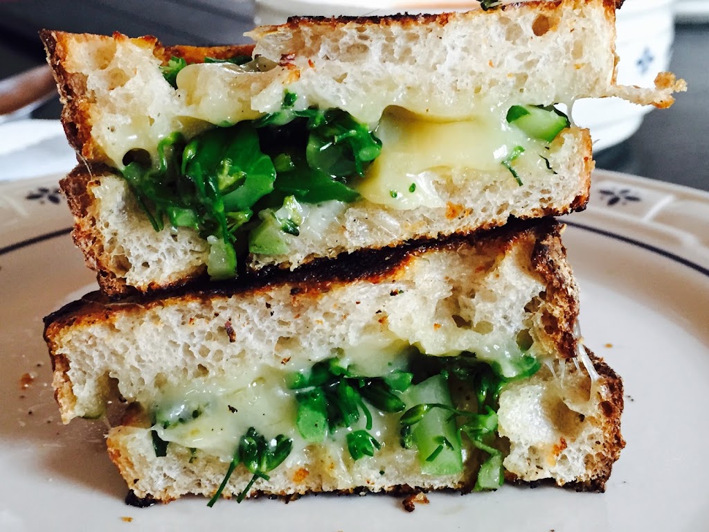 The Spicy Spoke | restaurant | 83 Kirby Rd, East Burke, VT 05832, USA | 8025352200 OR +1 802-535-2200