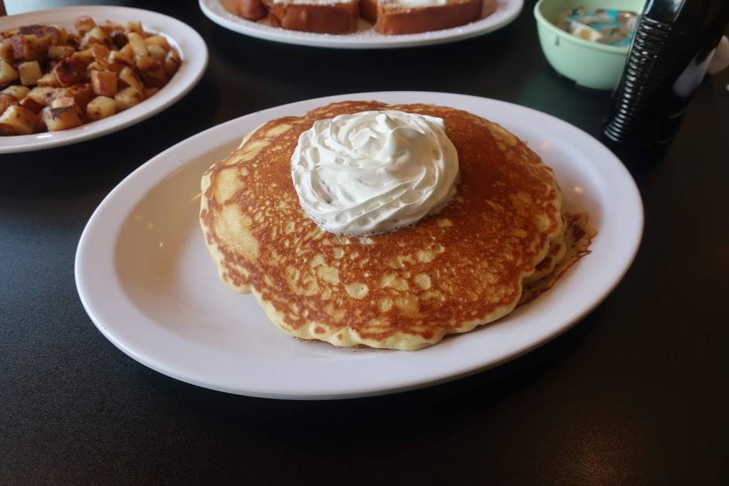 Moms Diner | restaurant | 501 Westcott St, Syracuse, NY 13210, USA | 3154770141 OR +1 315-477-0141