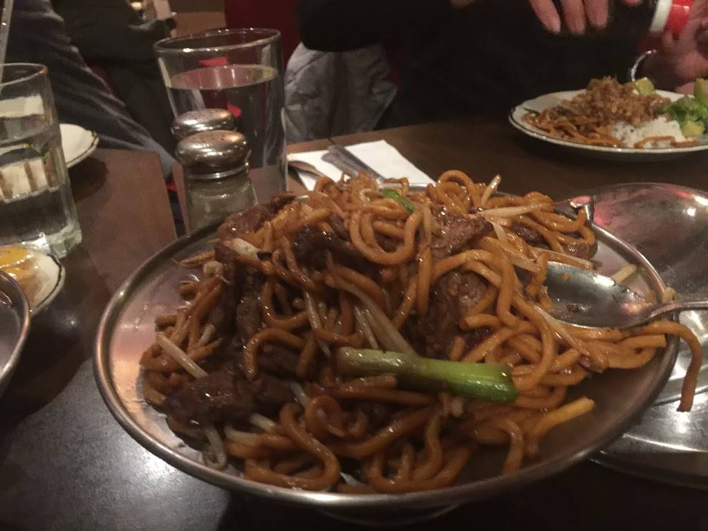 Huis Cantonese American Cuisine | restaurant | 8820 W North Ave, Wauwatosa, WI 53226, USA | 4144755150 OR +1 414-475-5150