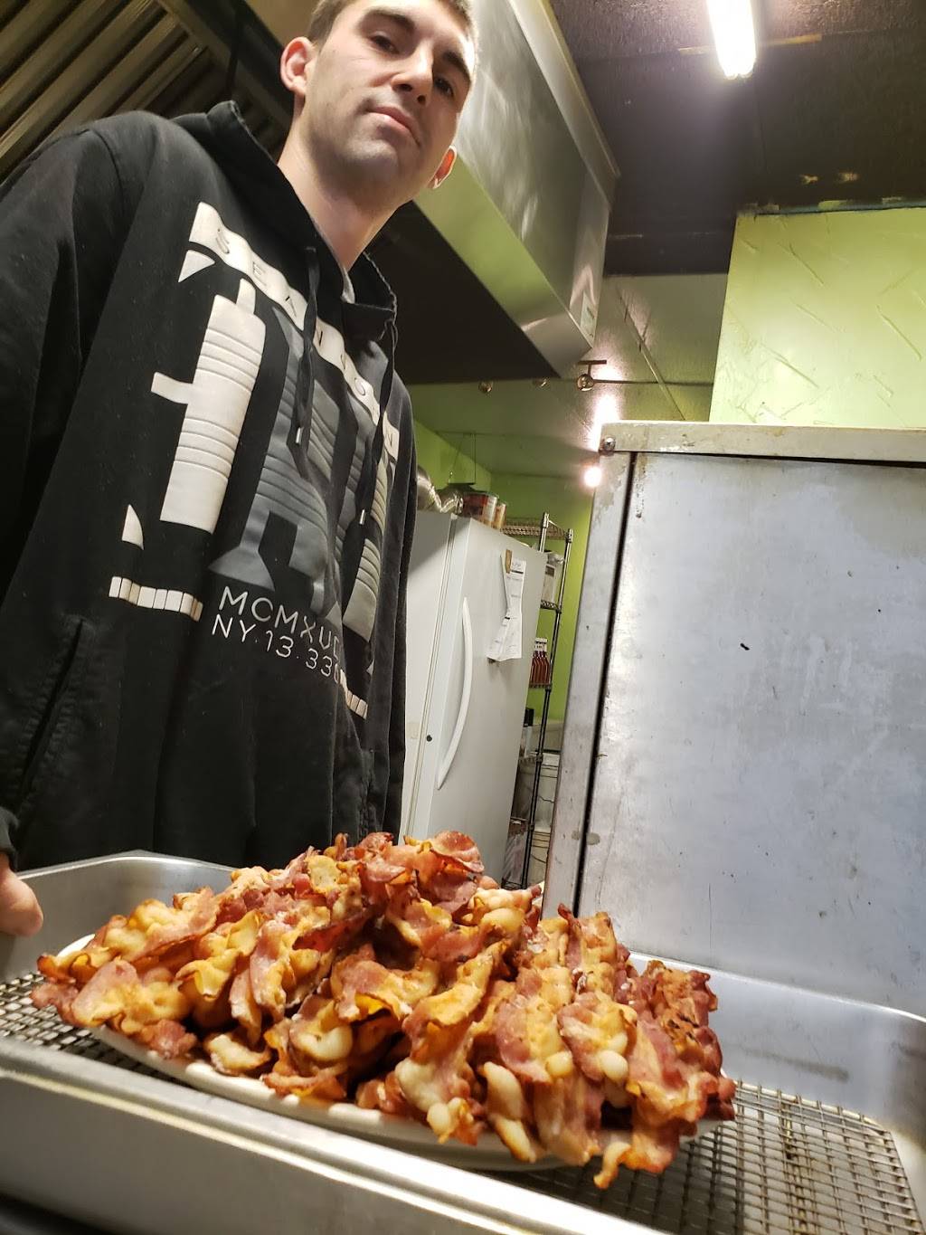 Happy Days Diner | restaurant | 67 Mill St, Auburn, ME 04210, USA | 2077831800 OR +1 207-783-1800