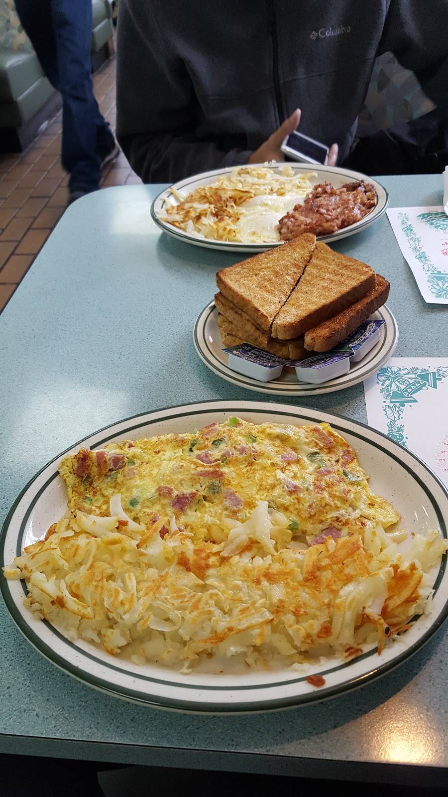 Peacock Family Restaurant | restaurant | 2670 Belvidere Rd, Waukegan, IL 60085, USA | 8476623333 OR +1 847-662-3333