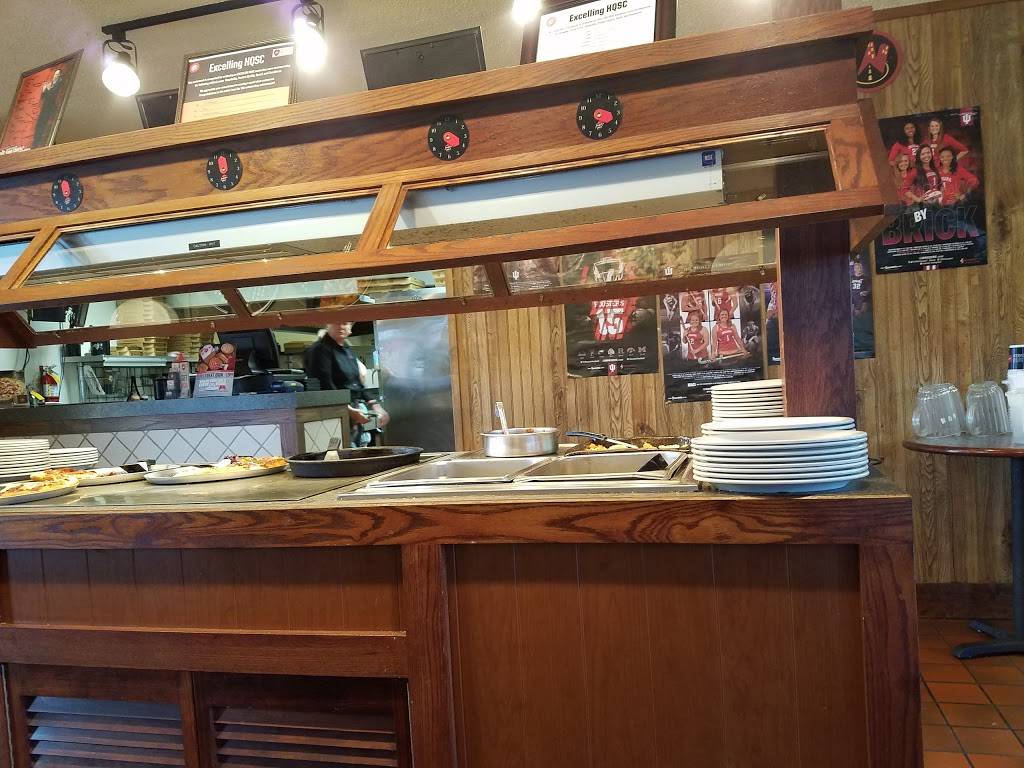 Pizza Hut | restaurant | 250 S Pete Ellis Dr, Bloomington, IN 47408, USA | 8123341662 OR +1 812-334-1662