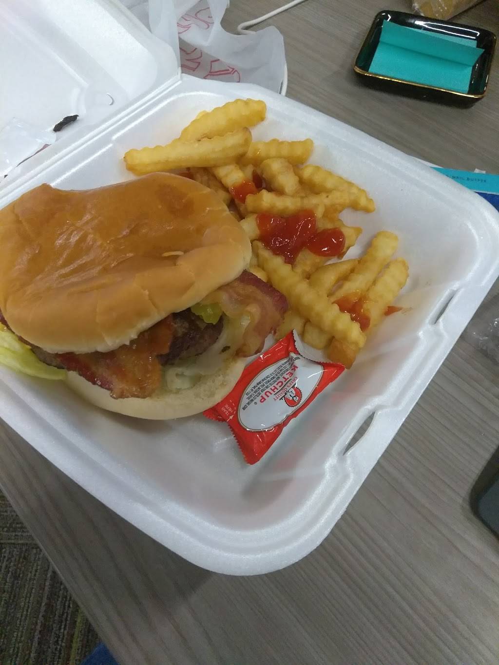 Chucks Grill | restaurant | 8001 Old Statesville Rd, Charlotte, NC 28269, USA | 7045971580 OR +1 704-597-1580