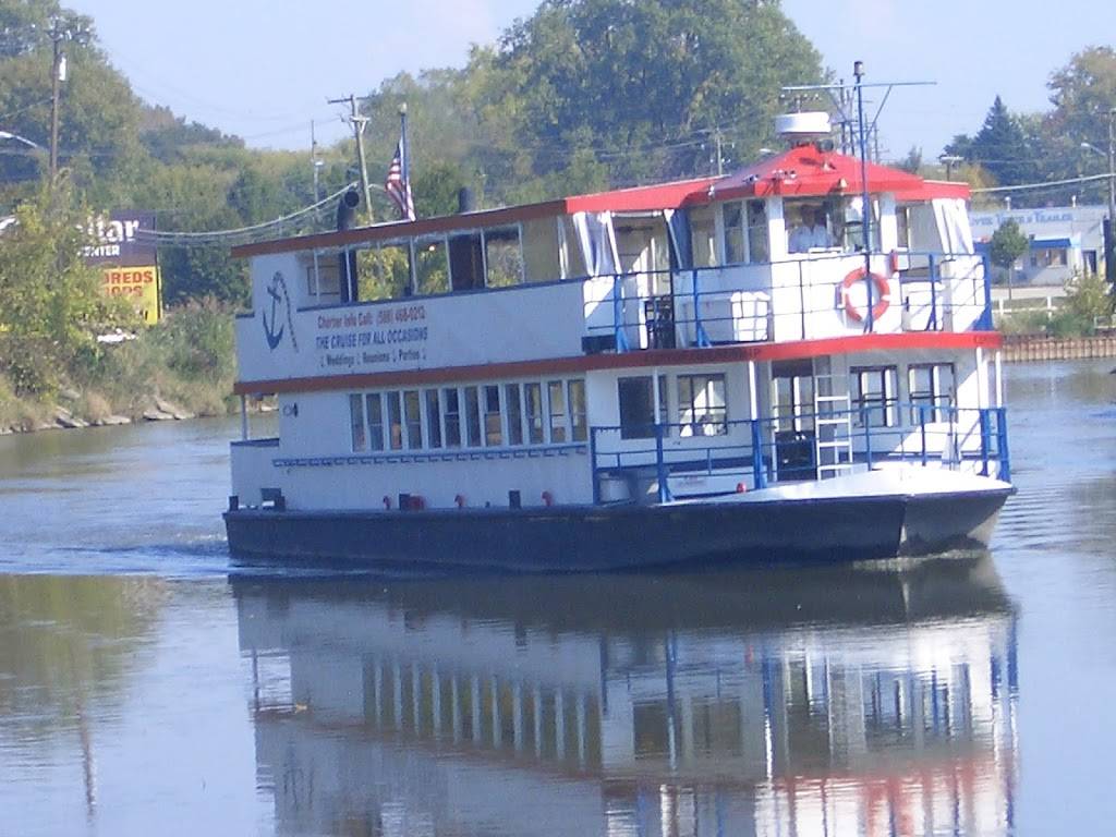 Clinton River Cruise Co | restaurant | 152 N River Rd, Mt Clemens, MI 48043, USA | 5864680212 OR +1 586-468-0212