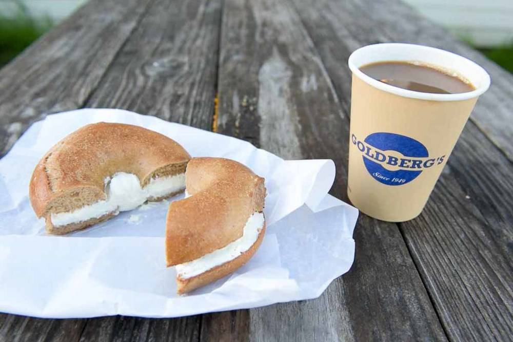 Goldbergs Famous Bagels | bakery | 2101 Montauk Hwy, Amagansett, NY 11930, USA | 6312675552 OR +1 631-267-5552