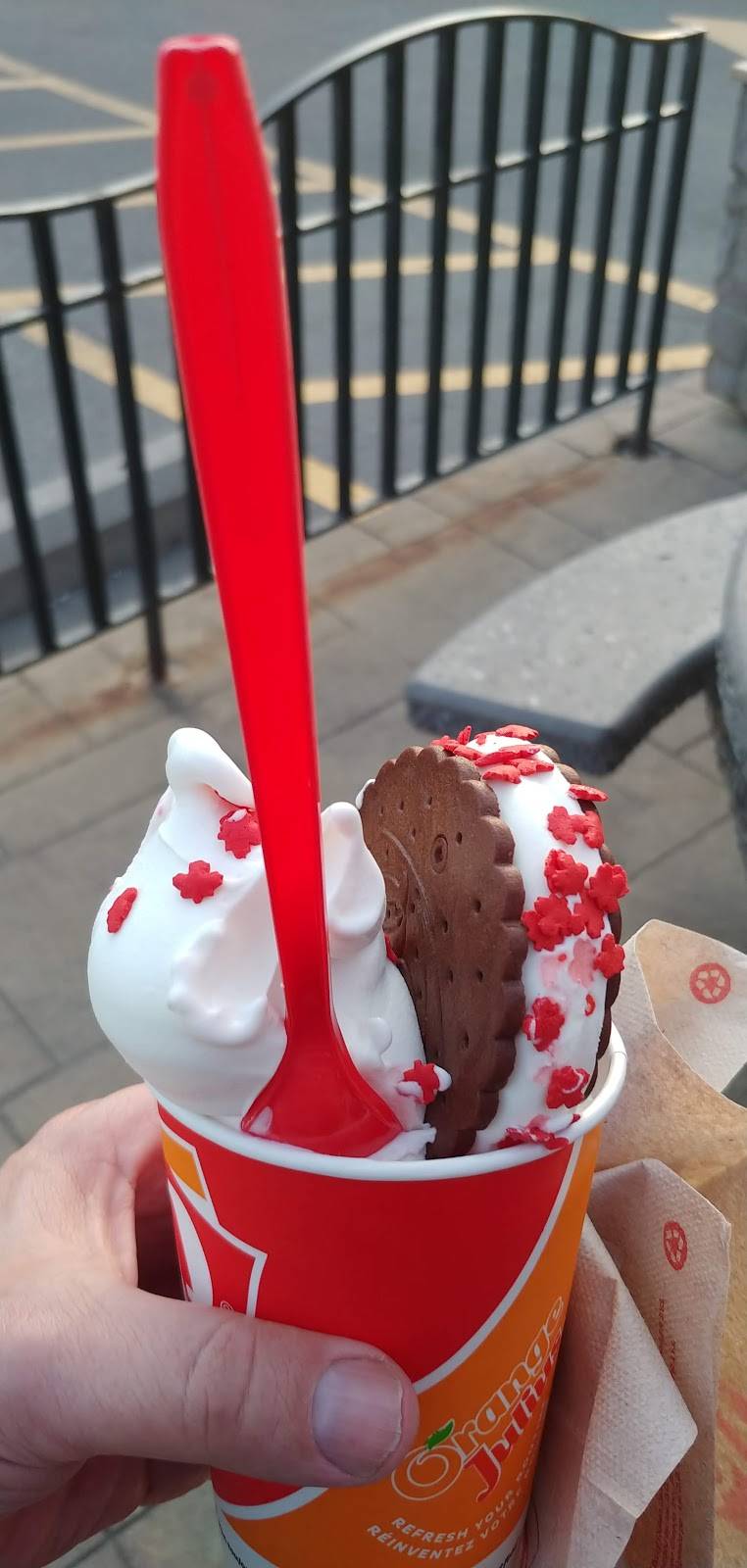 Dairy Queen Grill & Chill | restaurant | 1818 Huron Church Rd, Windsor, ON N9C 2L5, Canada | 5192527007 OR +1 519-252-7007