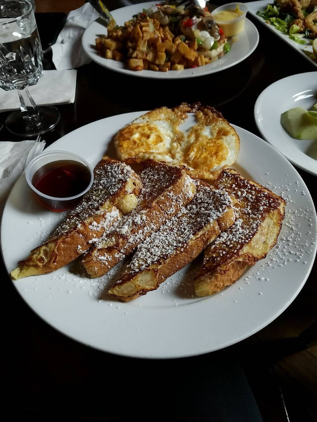 Mullanes Bar & Grill | restaurant | 71 Lafayette Ave, Brooklyn, NY 11217, USA | 7187977606 OR +1 718-797-7606