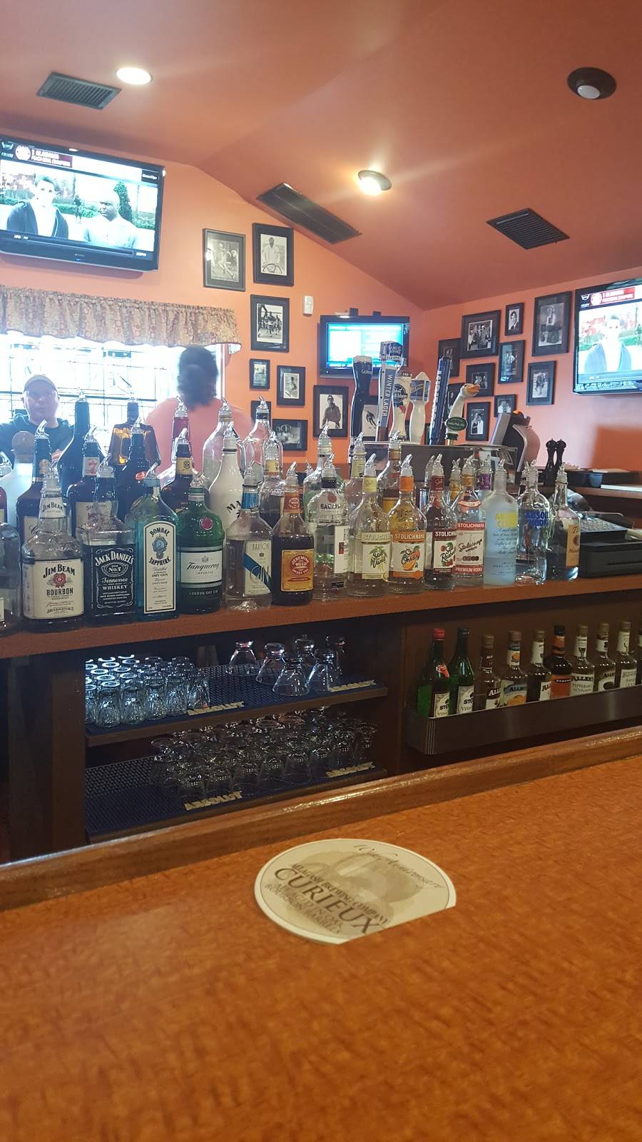 Chickie Flynns | restaurant | 94 Washington St, Foxborough, MA 02035, USA | 5082039471 OR +1 508-203-9471