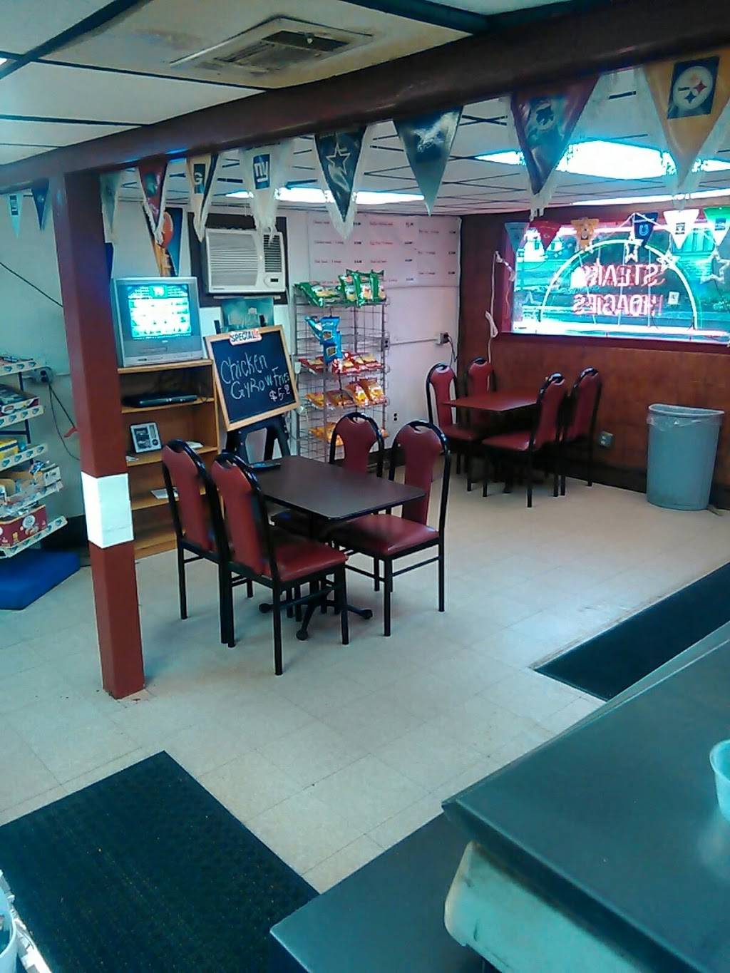 Chucks Wings | restaurant | 4592 S Broad St, Hamilton Township, NJ 08620, USA | 6095852555 OR +1 609-585-2555