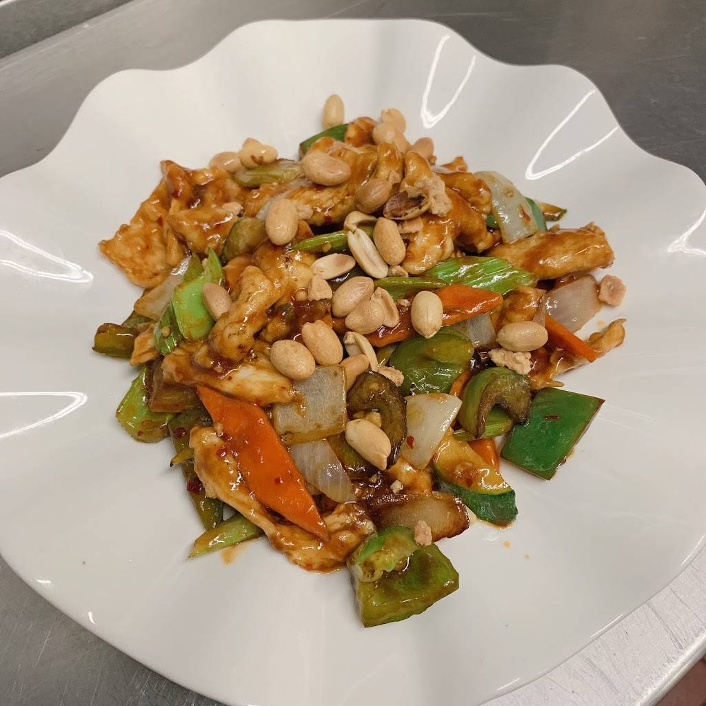 Iron Wok | restaurant | 33 Rector St, Bryson City, NC 28713, USA | 8284889553 OR +1 828-488-9553