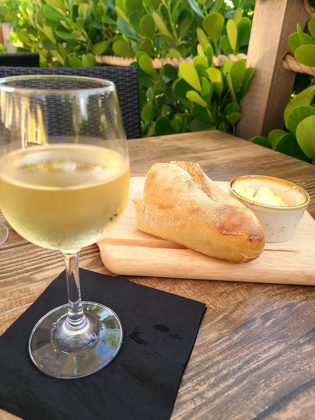 The Porch Restaurant | restaurant | 9707 Gulf Dr, Anna Maria, FL 34216, USA | 9417828683 OR +1 941-782-8683