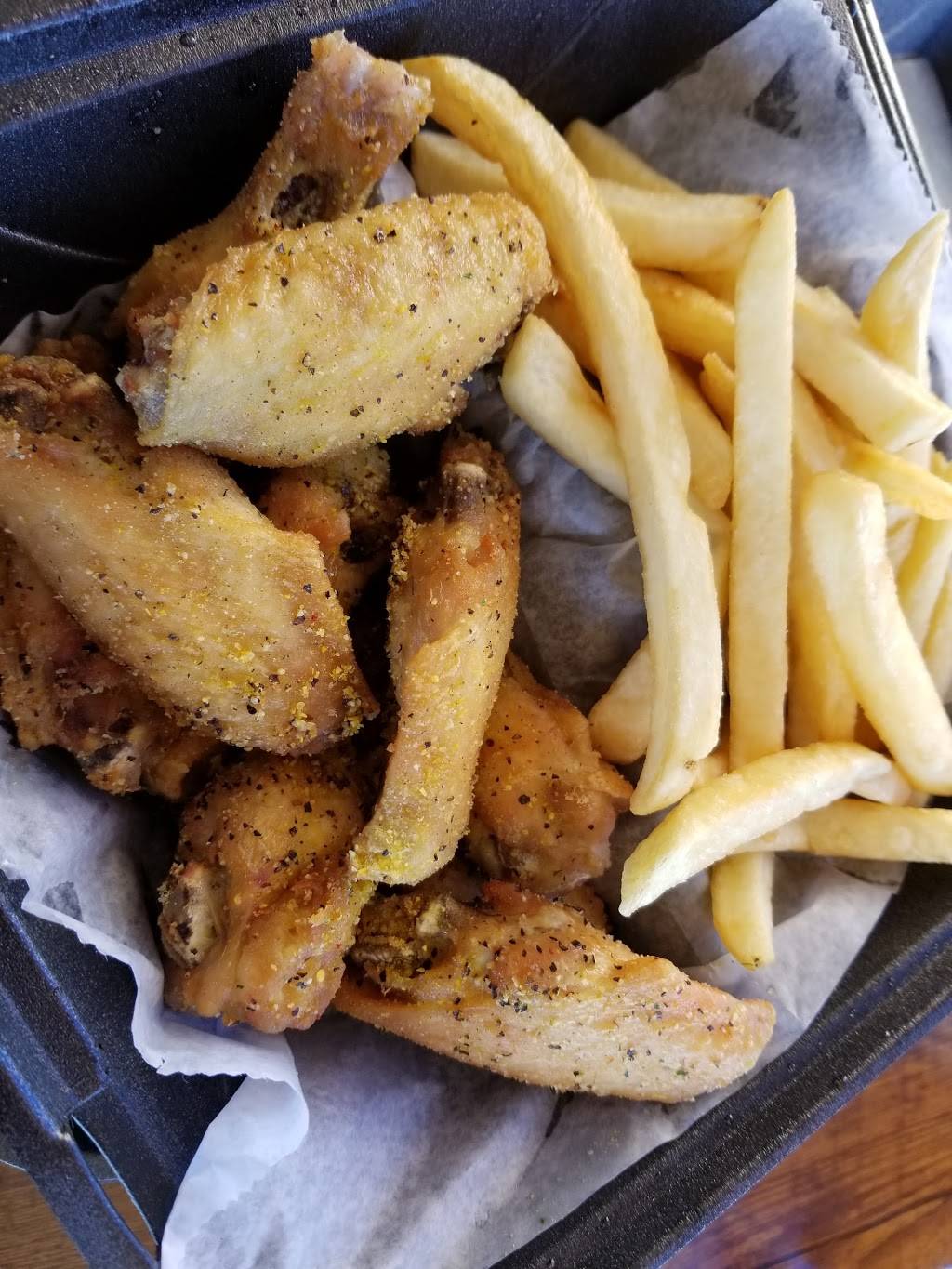 Wings Town | restaurant | 1805 E 23rd St, Chattanooga, TN 37404, USA | 4236972222 OR +1 423-697-2222