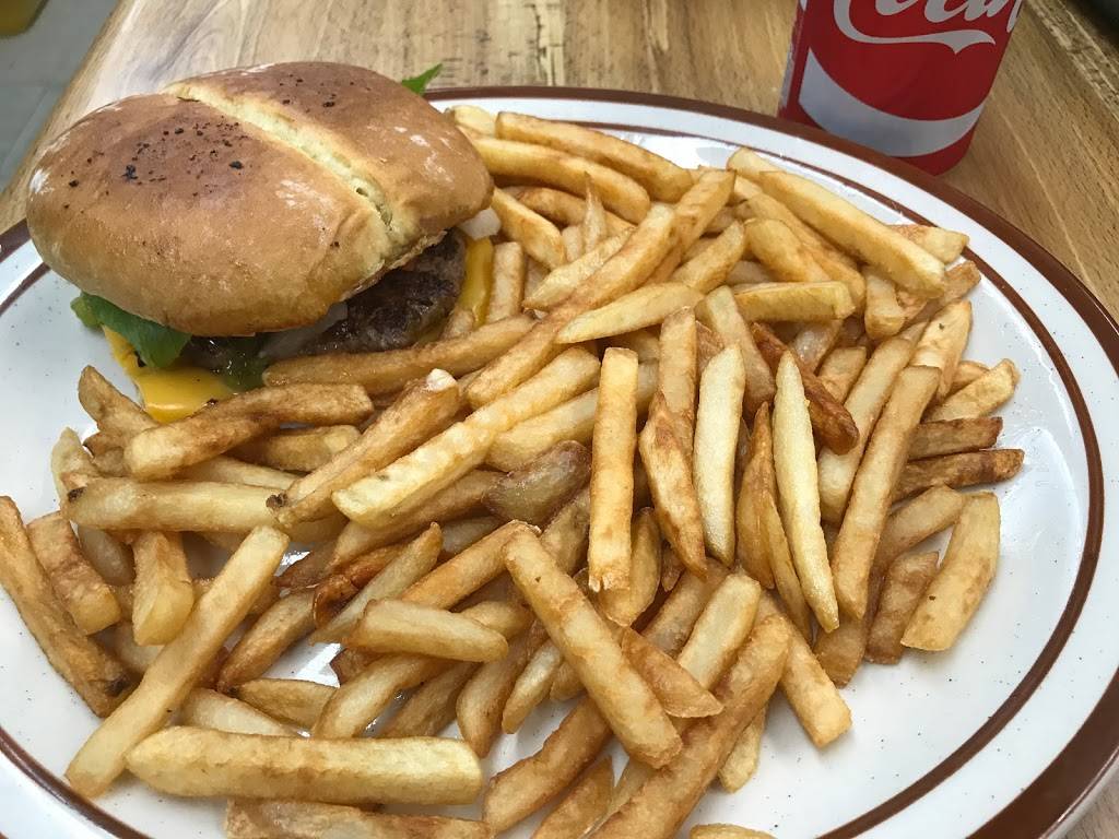 La Bonne Fourchette | restaurant | 1185 Chemin Ely, Ulverton, QC J0B 2B0, Canada | 8192866222 OR +1 819-286-6222