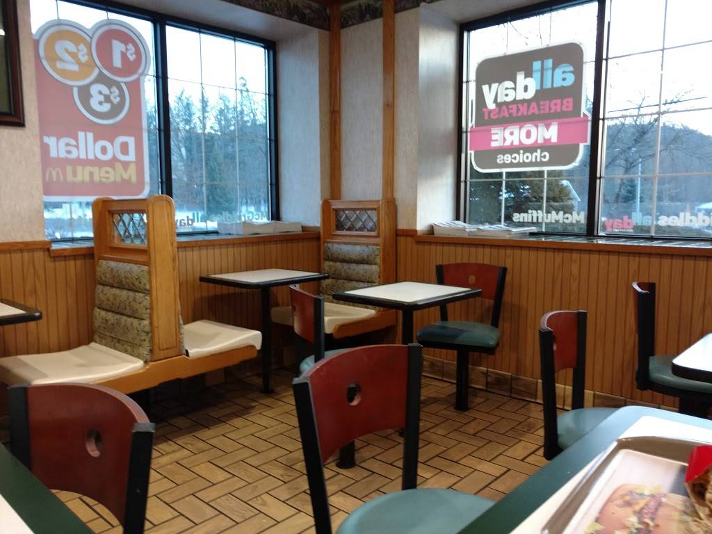 McDonalds | cafe | 18 E Main St, Canaan, CT 06018, USA | 8608245281 OR +1 860-824-5281