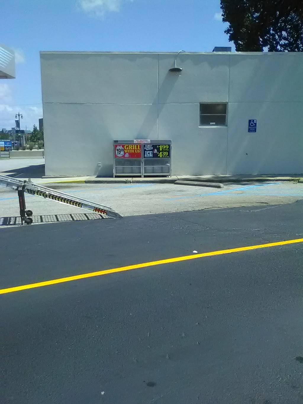 Family Express | restaurant | 1612 E Lincolnway, Valparaiso, IN 46383, USA | 2194641475 OR +1 219-464-1475