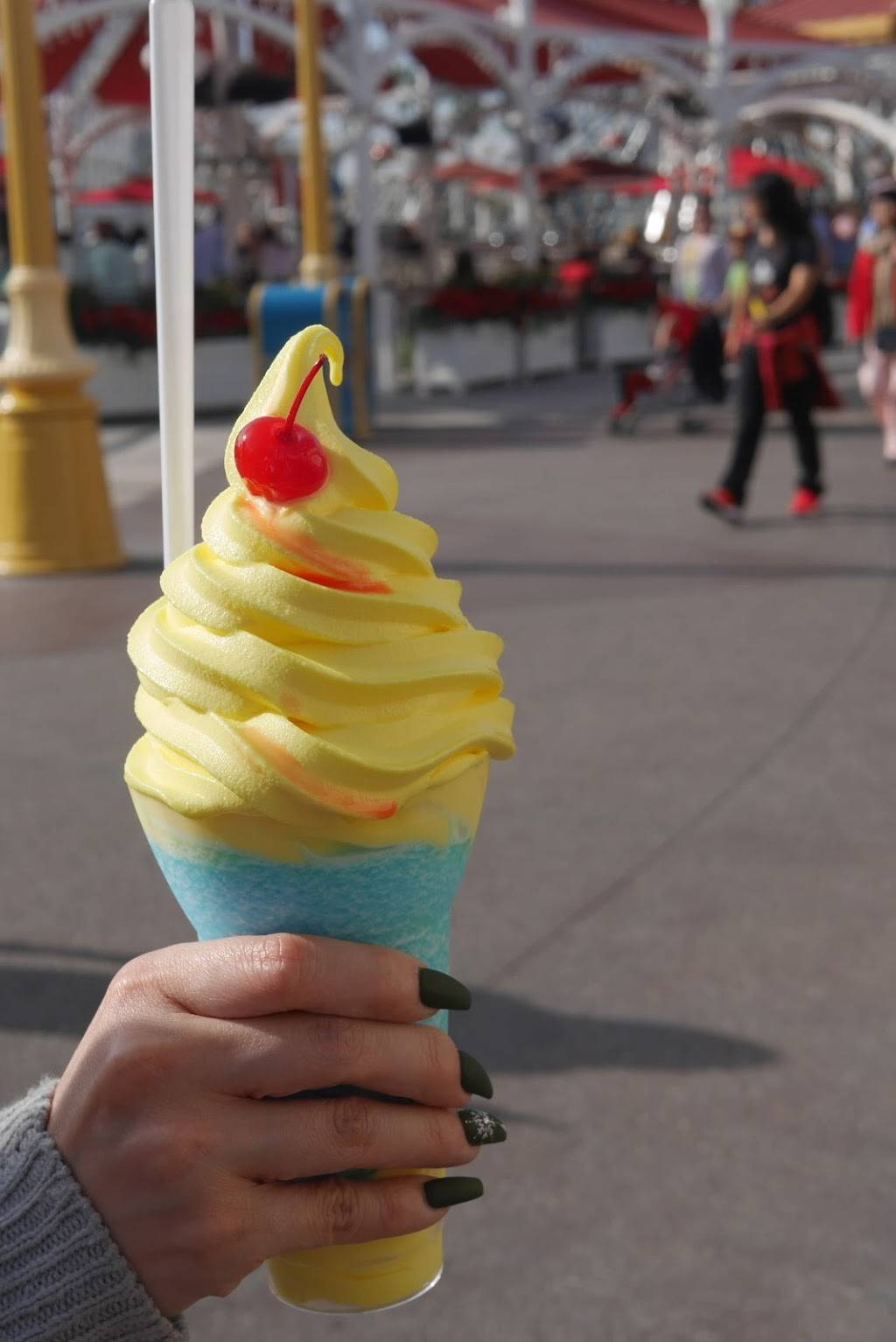 Adorable Snowman Frosted Treats | restaurant | 1313 S, Disneyland Dr, Anaheim, CA 92802, USA | 7147813463 OR +1 714-781-3463