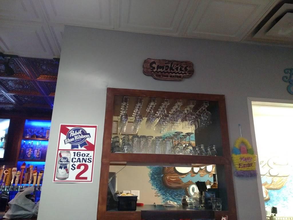 Smokies Grosse Ile On The Water Downriver MI | restaurant | 25555 W River Rd, Grosse Ile Township, MI 48138, USA | 7346726470 OR +1 734-672-6470