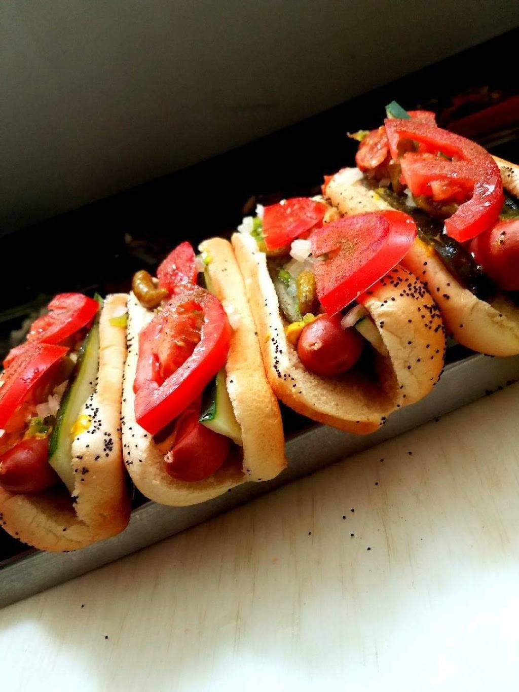 Morrie OMalleys Hot Dogs | restaurant | 3501 S Union Ave, Chicago, IL 60609, USA | 7732472700 OR +1 773-247-2700