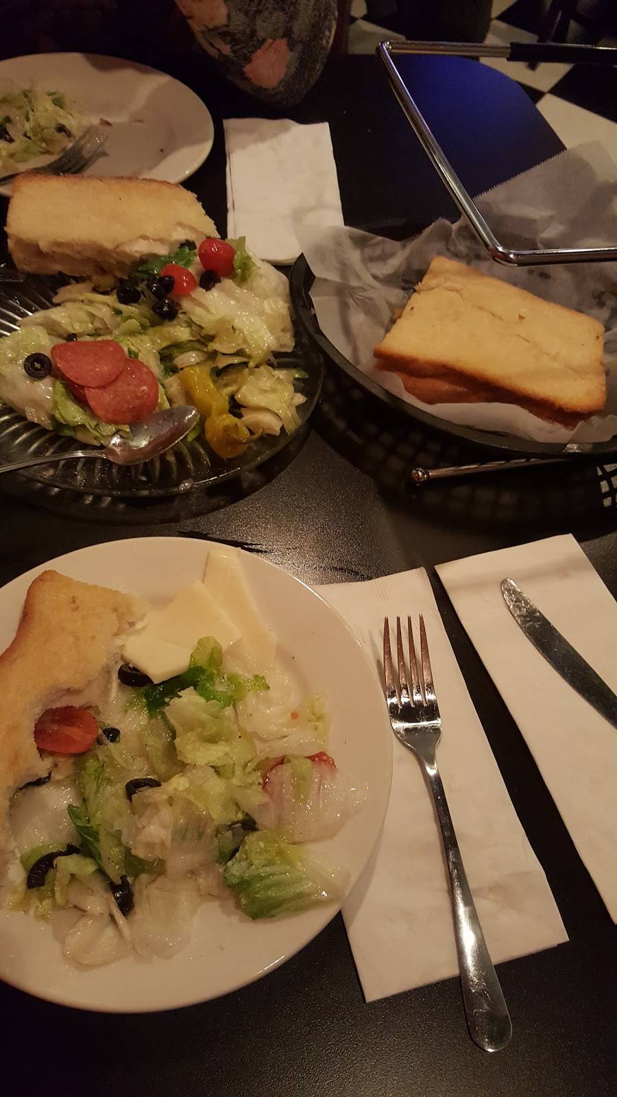 Mama Mias Germantown | restaurant | N112W16344 Mequon Rd, Germantown, WI 53022, USA | 2622422340 OR +1 262-242-2340