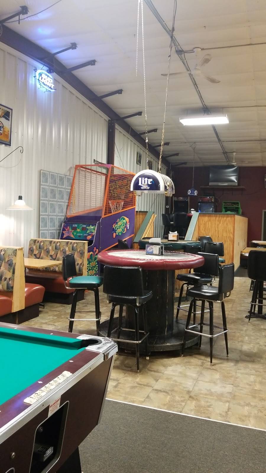 Bakerville Sports Bar & Grill | restaurant | 10631 Co Rd B, Marshfield, WI 54449, USA | 7156763768 OR +1 715-676-3768