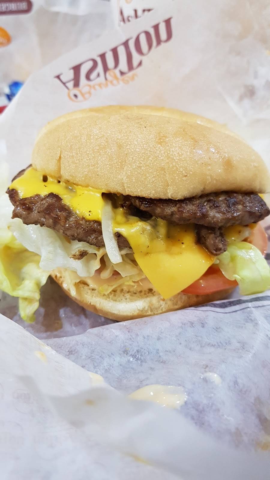 Chez Ashton | restaurant | 3505 Boulevard Sainte-Anne, Québec, QC G1E 3L5, Canada | 4186822379 OR +1 418-682-2379