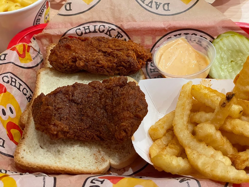 Daves Hot Chicken | restaurant | 2379 Iron Point Rd Ste 100, Folsom, CA 95630, USA | 2792788599 OR +1 279-278-8599