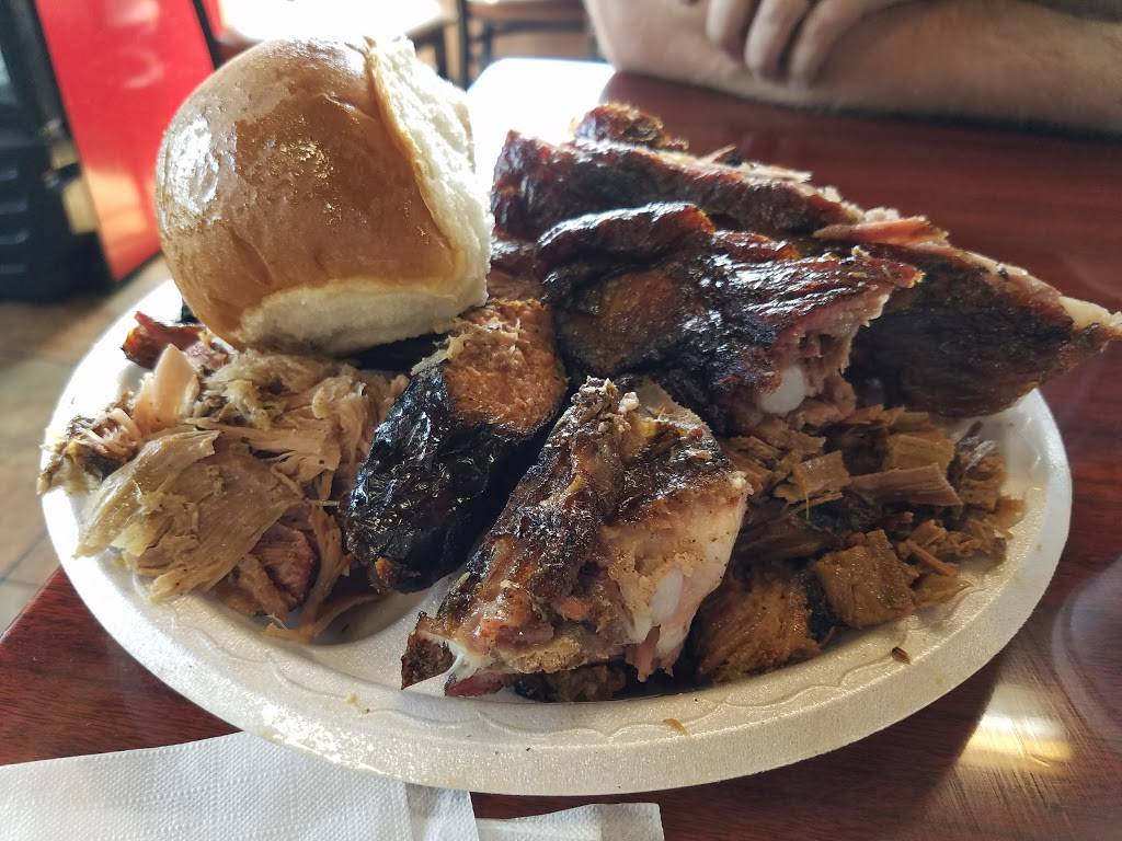 Jazzys BBQ | restaurant | 5703 W Waters Ave, Tampa, FL 33634, USA | 8132438872 OR +1 813-243-8872