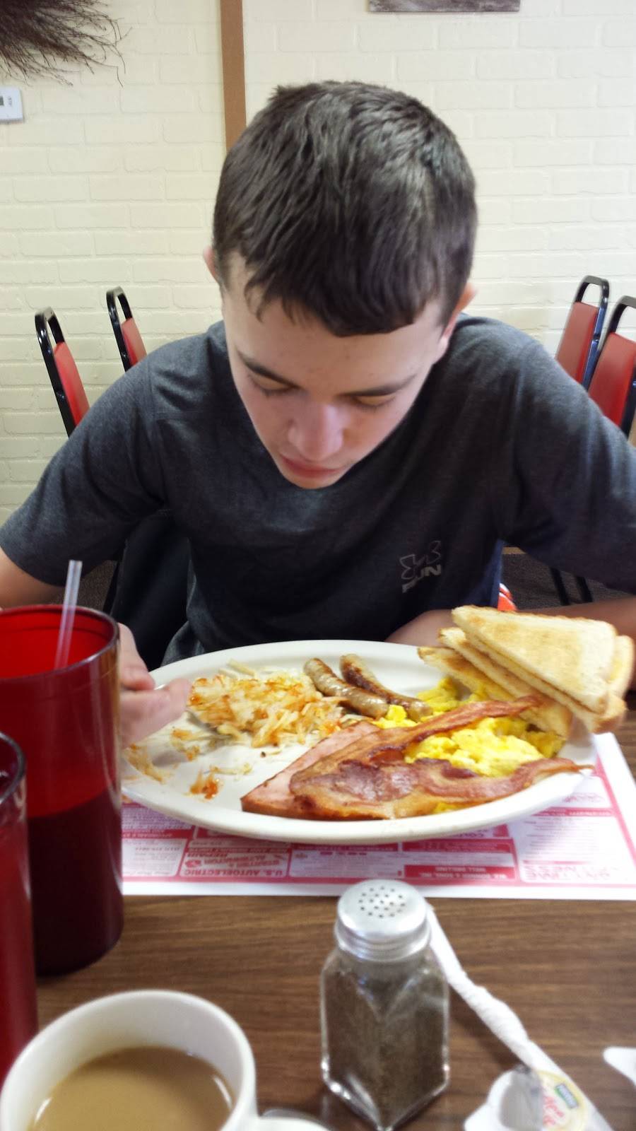 Quincy Diner | restaurant | E Chicago St, Quincy, MI 49082, USA | 5176393223 OR +1 517-639-3223