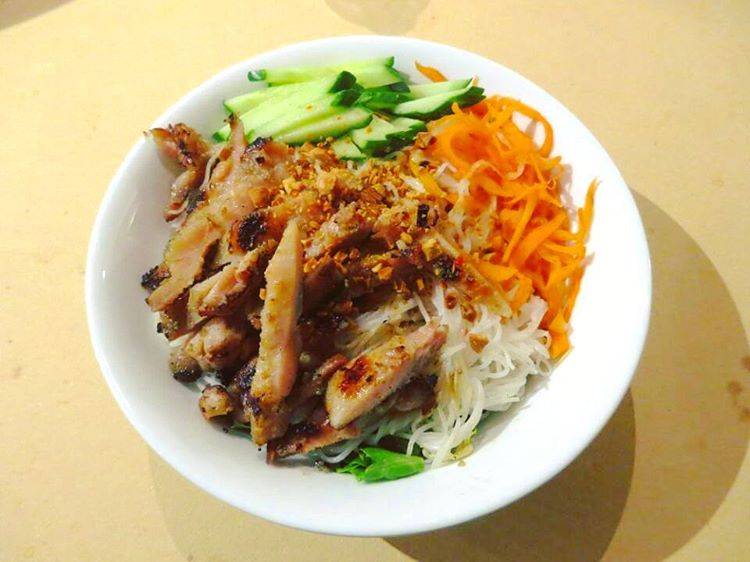 Cafe Banh Mi Linh | restaurant | 2151 Rue Fleury E, Montréal, QC H2B 1J9, Canada | 4383867883 OR +1 438-386-7883