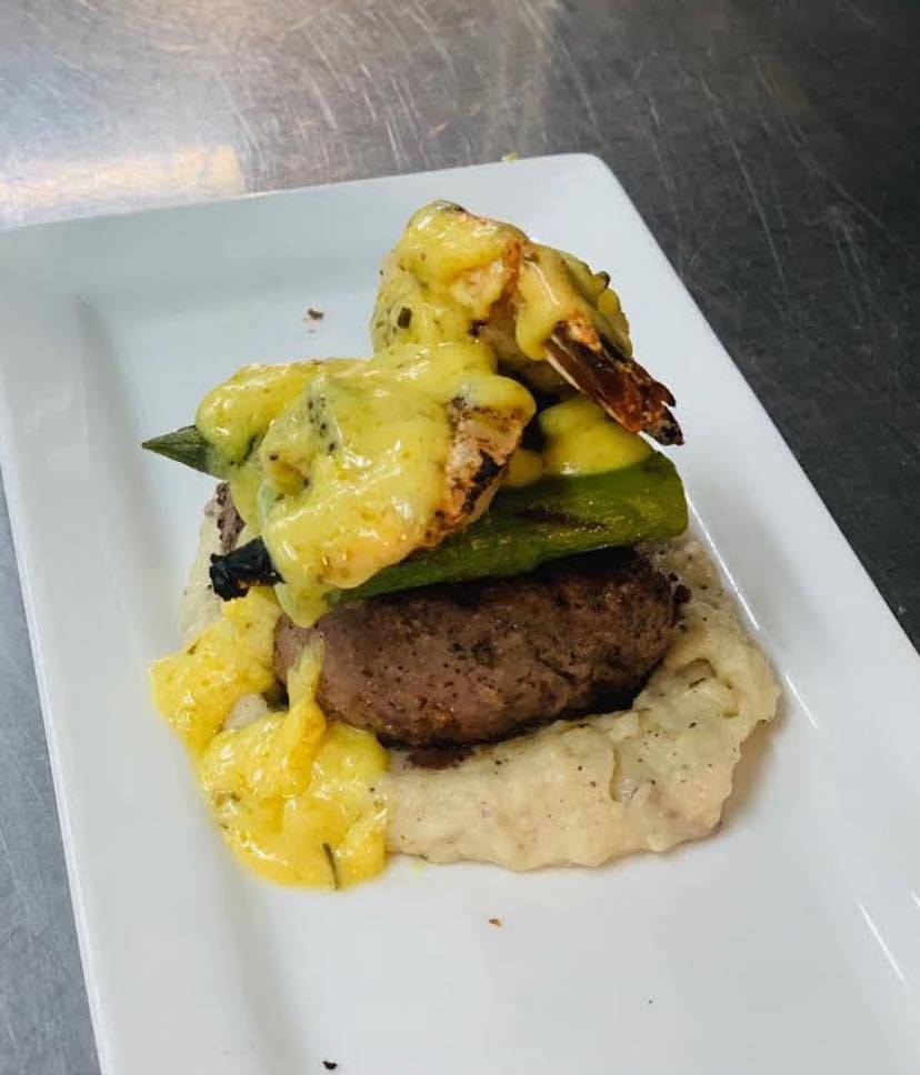 The Grillehouse of Tupelo | restaurant | 205 E Troy St, Tupelo, MS 38804, USA | 6625842950 OR +1 662-584-2950