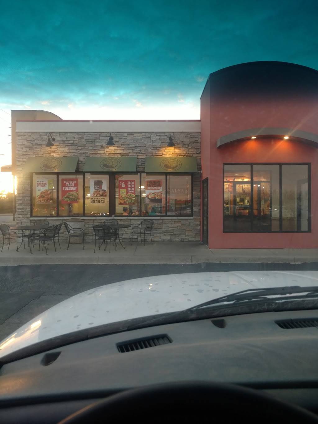 Taco Johns | restaurant | 420 E 30th Ave, Hutchinson, KS 67502, USA | 6202597270 OR +1 620-259-7270