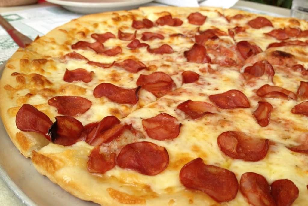 Friendly Pizza | restaurant | 216 Russells Mills Rd, Dartmouth, MA 02748, USA | 5089965511 OR +1 508-996-5511