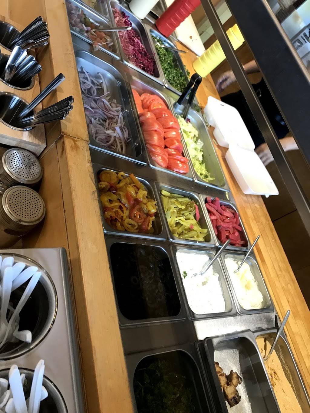 In N Out Pita | restaurant | 10520 Yonge St, Richmond Hill, ON L4C 3C7, Canada | 9052377482 OR +1 905-237-7482