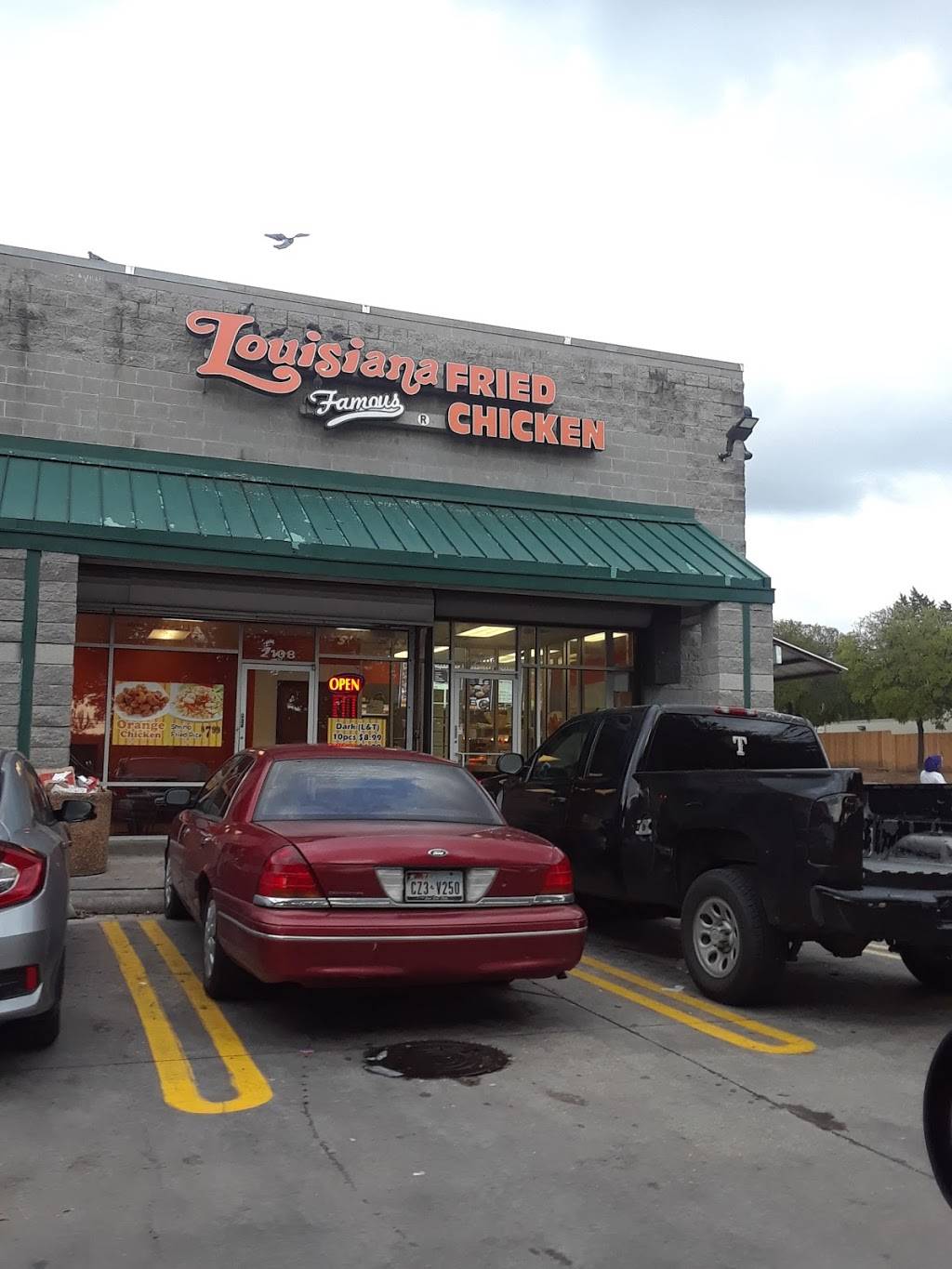 Louisiana Famous Fried Chicken | restaurant | 2108 E Ledbetter Dr, Dallas, TX 75216, USA | 2143755394 OR +1 214-375-5394